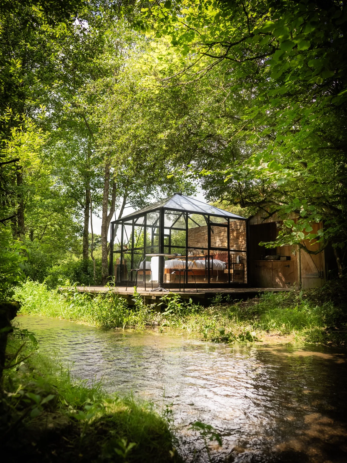 Le Martin Pêcheur — dôme transparent au Moulin de Biron